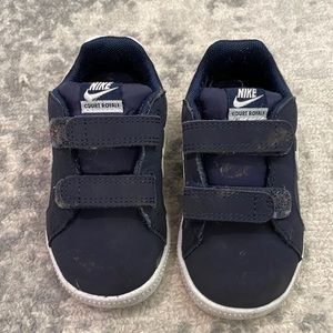 Nikes size 6 - see details on usage